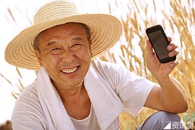 國務(wù)院發(fā)話:教農(nóng)民伯伯用手機