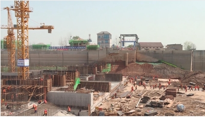 李摯調(diào)研華容六門閘排澇工程施工進(jìn)展，強(qiáng)調(diào)質(zhì)量與進(jìn)度并重