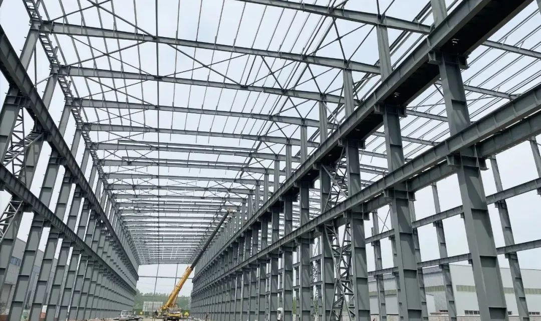 鑫金山三期智能工廠建設邁出堅實步伐，鋼結構主體工程圓滿完工